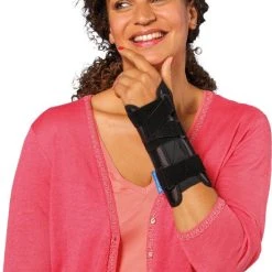 Goedkoop ✔️ Thuasne Ligaflex Classic Polsbrace - 2 - Links - Zwart ⭐ -Rogelli Shop 526x840