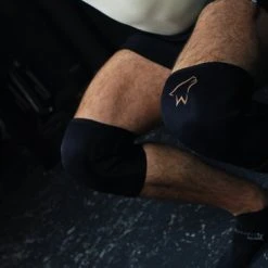 Goedkoopste ???? Wolfpack Lifting - Knee Sleeves - Knie Brace - Fitness - Krachttraining - Squatten - Maat L - Zwart/Bruin - 2 Stuks ⌛ -Rogelli Shop 550x366 56