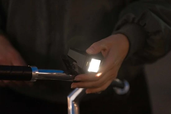 Uitgang ✔️ AXA – Niteline T4R - LED Fietslampjes Voor En Achter - Fietsverlichting USB Oplaadbaar ???? 3 Uitgang ✔️ AXA – Niteline T4R - LED Fietslampjes Voor En Achter - Fietsverlichting USB Oplaadbaar ???? - Afbeelding 3