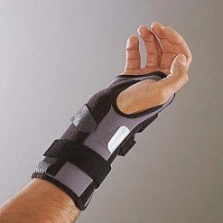 Goedkoop ✔️ Thuasne Ligaflex Classic Polsbrace - 2 - Links - Zwart ⭐ -Rogelli Shop 550x488