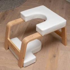 Coupon ???? Me Time Yogastoel - Incl. Gratis Weerstandsband En Workout Poster - Wit - Meditatie Bankje - Hoofdstand Bankje - Yoga Kruk - Inversie Stoel - Yoga Trainer - Yoga Stoel - Handstand Trainer - Meditatiestoel - Omgekeerde Stoel - Yogabank - Feet Up ✨ -Rogelli Shop 550x550 103