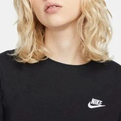 Beste Verkoop ???? Nike Sportswear Club Dames T-Shirt - Zwart - Maat M ⭐ -Rogelli Shop 550x550 370