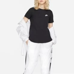 Beste Verkoop ???? Nike Sportswear Club Dames T-Shirt - Zwart - Maat M ⭐ -Rogelli Shop 550x550 371