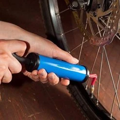 Beste Pirce ✔️ YUGN Ballenpomp Met Naald En Extra Ventielen - Handmatige Luchtpomp Ballen Handpomp Ook Voor Luchtbed Zwembad Nekkussen- Inclusief Gratis 1x Naald 1x Verlengstuk En 2x Ventiel - Cadeau Tip - Vaderdag Cadeau ✔️ 9 Beste Pirce ✔️ YUGN Ballenpomp Met Naald En Extra Ventielen - Handmatige Luchtpomp Ballen Handpomp Ook Voor Luchtbed Zwembad Nekkussen- Inclusief Gratis 1x Naald 1x Verlengstuk En 2x Ventiel - Cadeau Tip - Vaderdag Cadeau ✔️ -Rogelli Shop 550x550 469