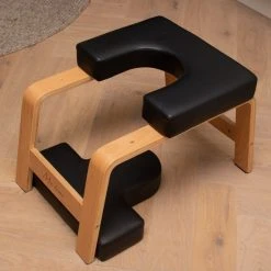 Beste Pirce ???? Me Time Yogastoel - Incl. Gratis Yogasokken En Workout Poster - Zwart - Meditatie Bankje - Hoofdstand Bankje - Yoga Kruk - Inversie Stoel - Yoga Trainer - Yoga Stoel - Handstand Trainer - Meditatiestoel - Omgekeerde Stoel - Yogabank - Feet Up ⌛ -Rogelli Shop 550x550 569