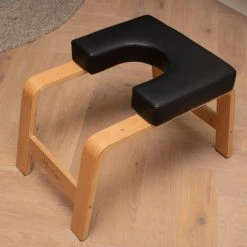 Beste Pirce ???? Me Time Yogastoel - Incl. Gratis Yogasokken En Workout Poster - Zwart - Meditatie Bankje - Hoofdstand Bankje - Yoga Kruk - Inversie Stoel - Yoga Trainer - Yoga Stoel - Handstand Trainer - Meditatiestoel - Omgekeerde Stoel - Yogabank - Feet Up ⌛ -Rogelli Shop 550x550 570