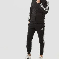 Coupon ???? Adidas Essentials Slim 3-Stripes Fleece Joggingbroek Zwart Heren - Maat M ???? -Rogelli Shop 550x678 1