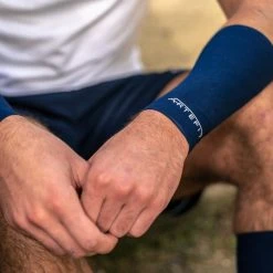 Uitgang ✨ Artefit Compressie Arm Sleeves – Unisex – 4x Langer Compressie - L - Indigo ???? -Rogelli Shop 550x687 4