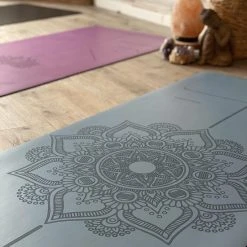 Uitgang ✨ YoZenga Premium Yoga Mat | Sportmat | Fitnessmat | Pro Grip | Extra Breed | Natuurlijk Rubber | Mandala Flower Blue | Inclusief Gratis Draagriem ???? -Rogelli Shop 550x733 13