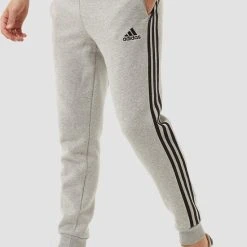 Goedkoop ⌛ Adidas Essentials 3-Stripes Fleece Joggingbroek Grijs Heren - Maat XL ???? -Rogelli Shop 550x832